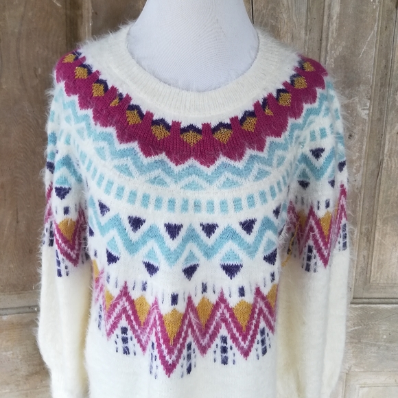 Cozy White Scandinavian Sweater - Picture 1 of 8